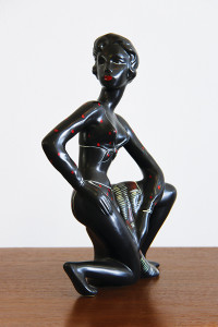 Kalmar black lady figure_angle