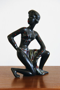 Kalmar black lady figure_front