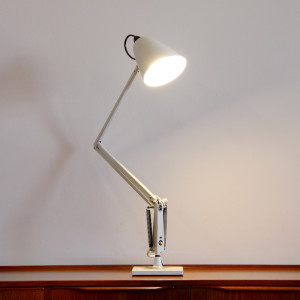 white planet desk lamp_angle